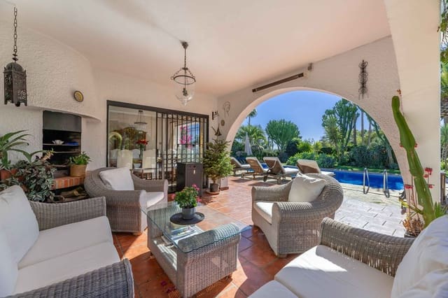 4 bedroom Villa for sale in Calahonda, Mijas with pool garage - € 2,200,000 (Ref: 8922433)