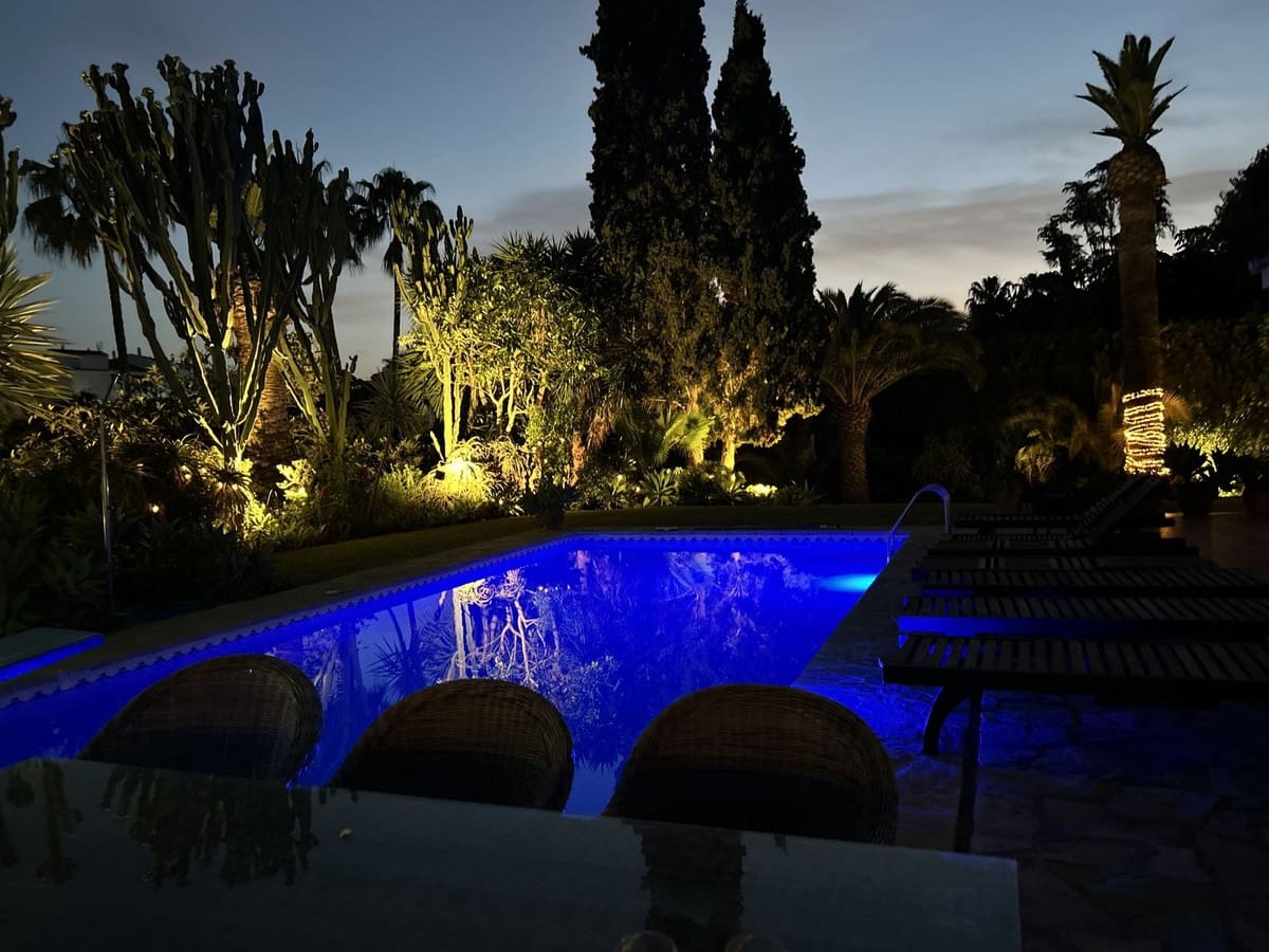 4 makuuhuone Huvila myytävänä paikassa Calahonda mukana uima-altaan 
autotalli - 2 200 000 € (Ref: 8922433)