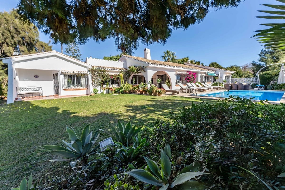 4 makuuhuone Huvila myytävänä paikassa Calahonda mukana uima-altaan 
autotalli - 2 200 000 € (Ref: 8922433)