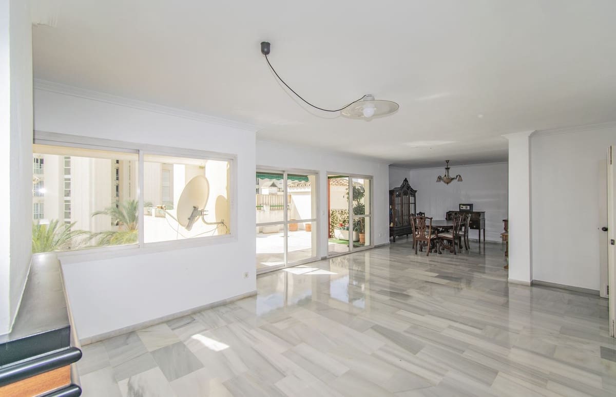 4 soveværelse Penthouse til salg i Marbella med garage - € 875.000 (Ref: 8927174)