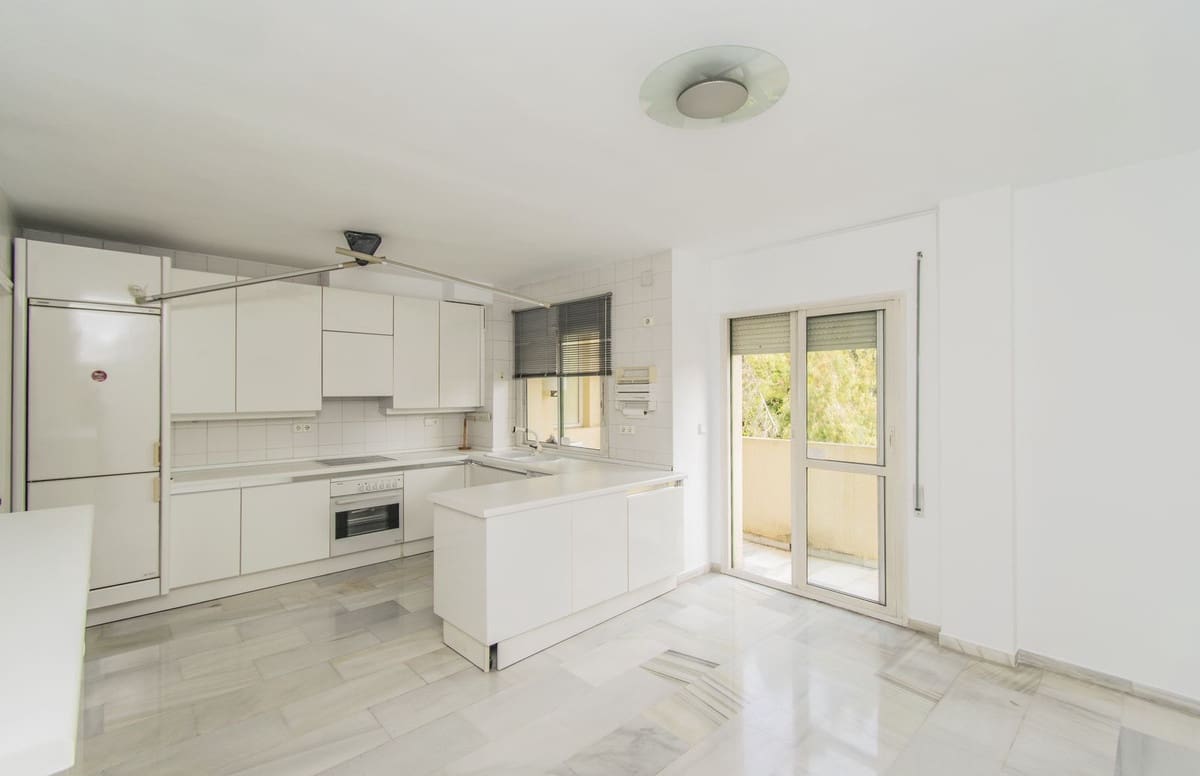 4 soveværelse Penthouse til salg i Marbella med garage - € 875.000 (Ref: 8927174)