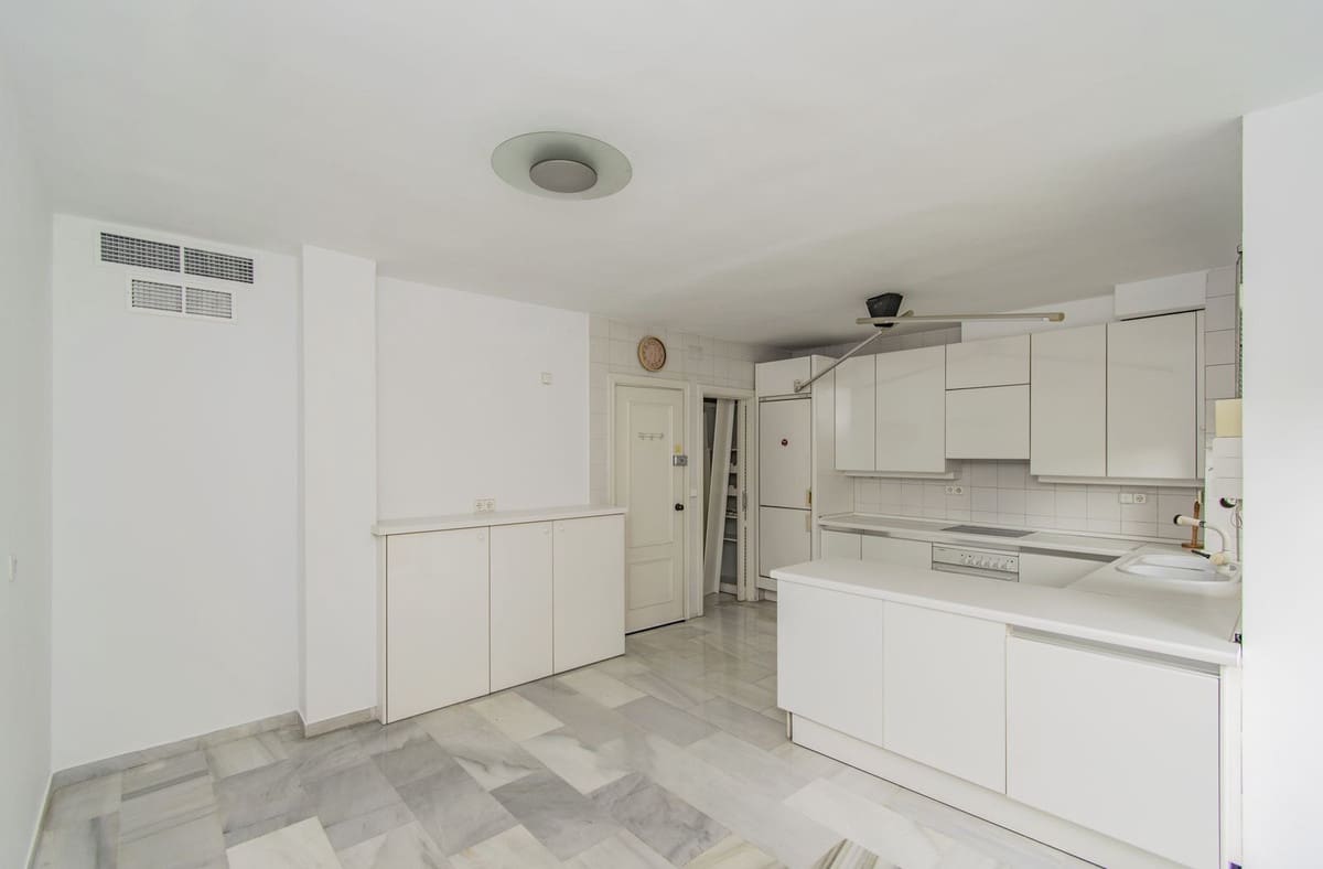 4 soveværelse Penthouse til salg i Marbella med garage - € 875.000 (Ref: 8927174)