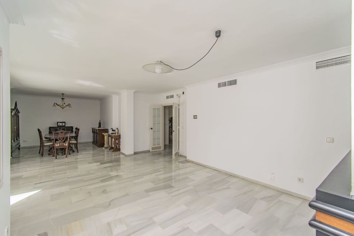 4 soveværelse Penthouse til salg i Marbella med garage - € 875.000 (Ref: 8927174)