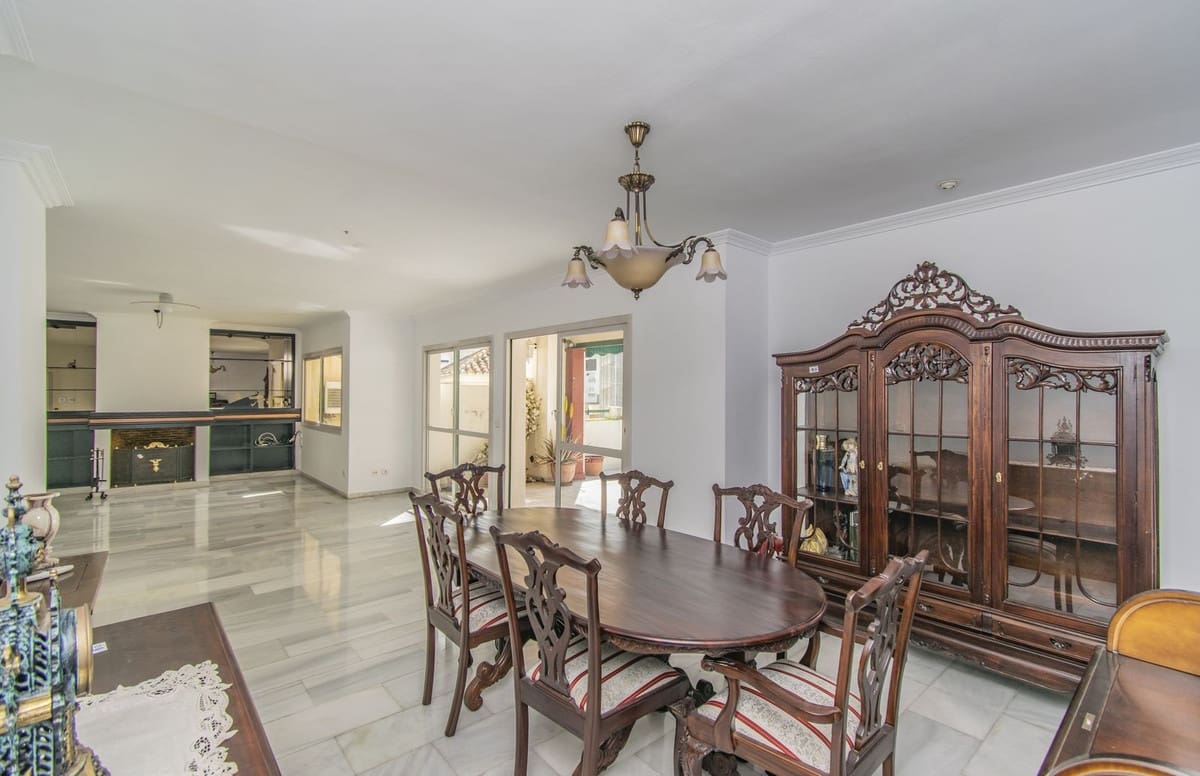 4 soveværelse Penthouse til salg i Marbella med garage - € 875.000 (Ref: 8927174)