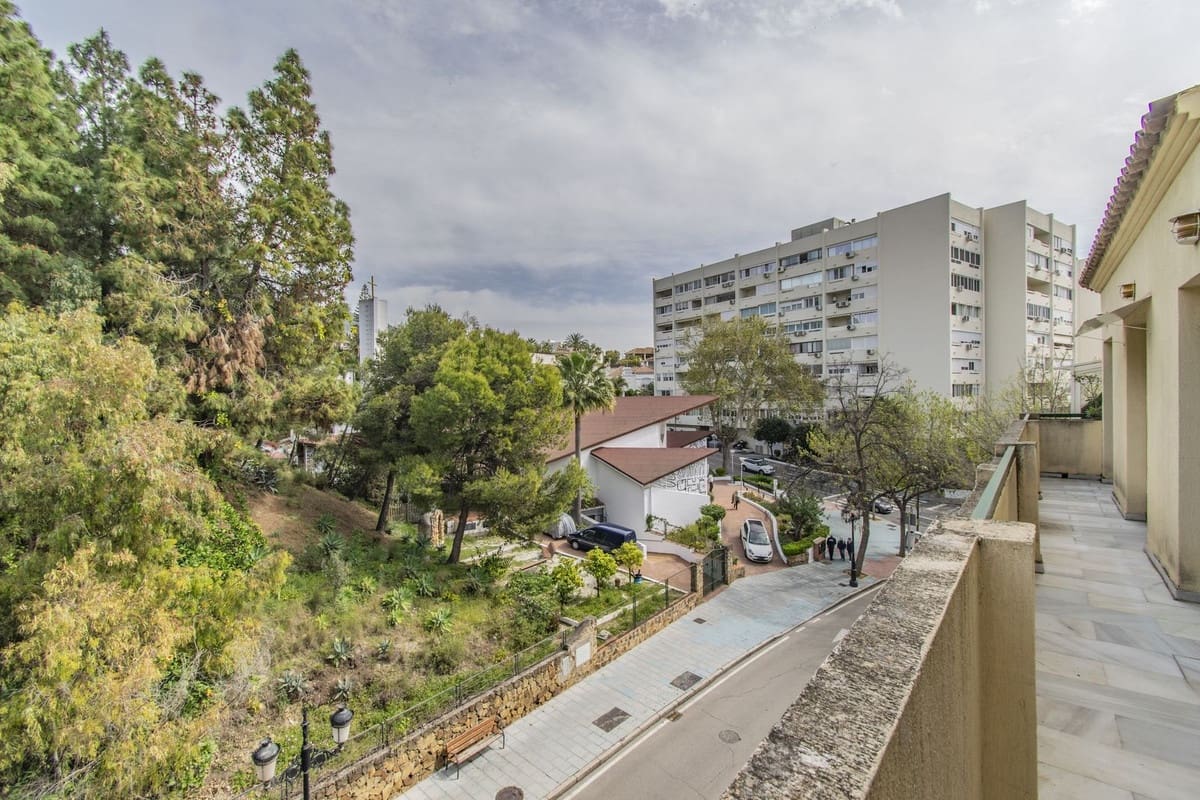 4 soveværelse Penthouse til salg i Marbella med garage - € 875.000 (Ref: 8927174)