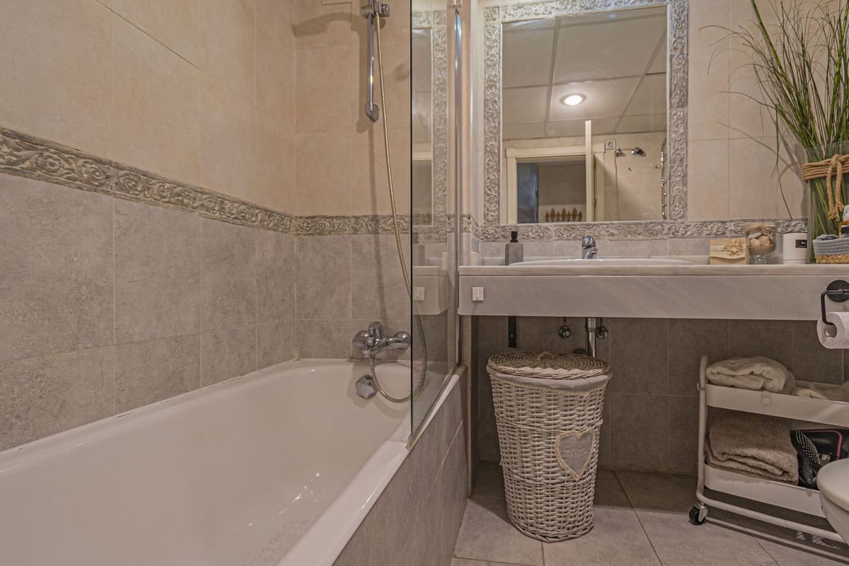 2 soveværelse Lejlighed til salg i Guadalmina med swimmingpool garage - € 435.000 (Ref: 9080694)