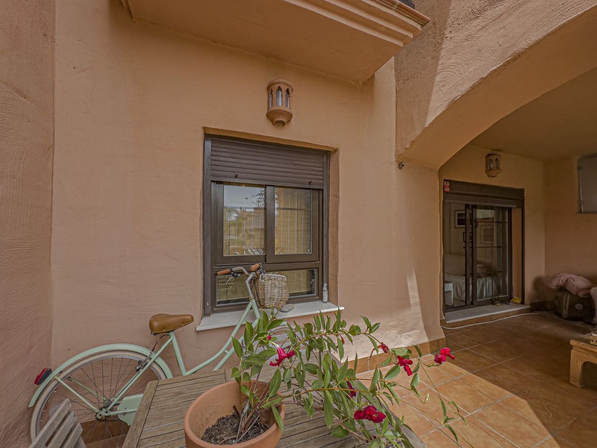 2 soveværelse Lejlighed til salg i Guadalmina med swimmingpool garage - € 435.000 (Ref: 9080694)