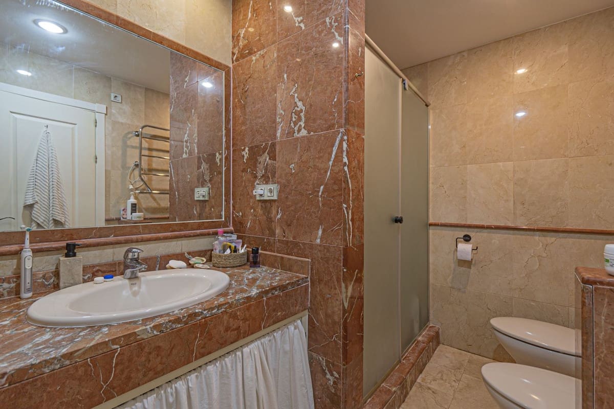 2 soveværelse Lejlighed til salg i Guadalmina med swimmingpool garage - € 435.000 (Ref: 9080694)