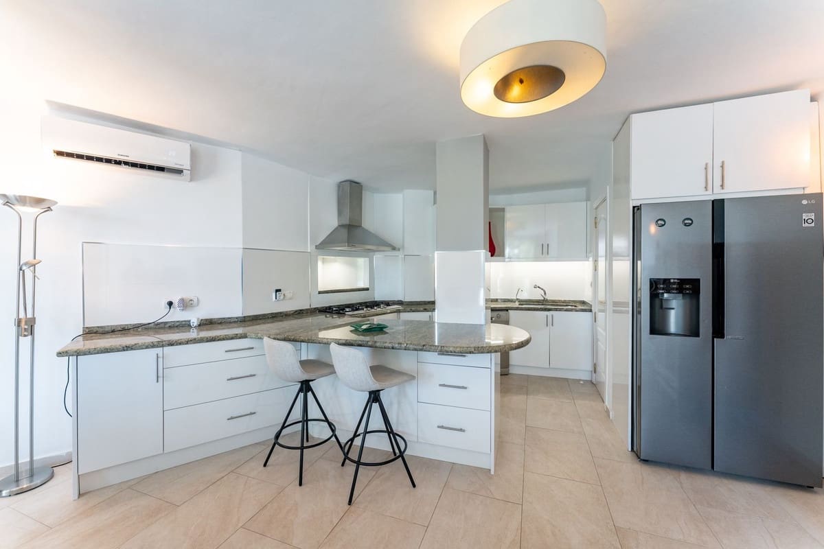 4 soveværelse Villa til salg i Calahonda med swimmingpool garage - € 1.650.000 (Ref: 9103479)