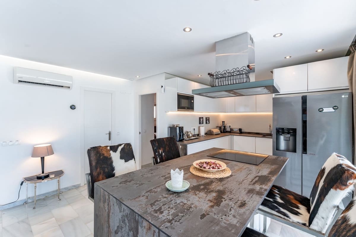 4 soveværelse Villa til salg i Calahonda med swimmingpool garage - € 1.650.000 (Ref: 9103479)