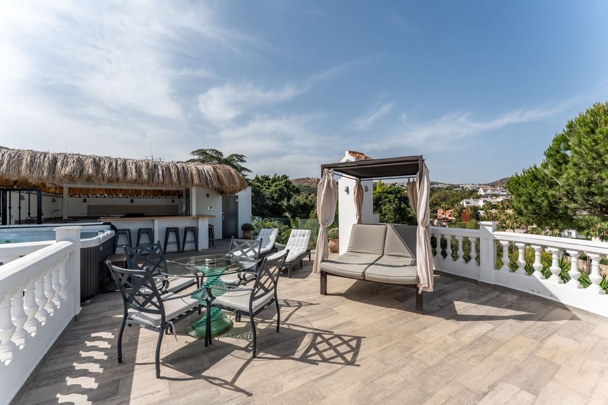 4 soveværelse Villa til salg i Calahonda med swimmingpool garage - € 1.650.000 (Ref: 9103479)