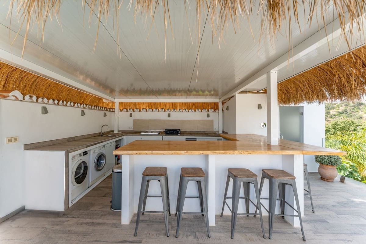 4 soveværelse Villa til salg i Calahonda med swimmingpool garage - € 1.650.000 (Ref: 9103479)