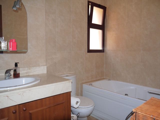 2 bedroom Apartment for sale in Calahonda, Mijas with pool garage - € 320,000 (Ref: 9215777)