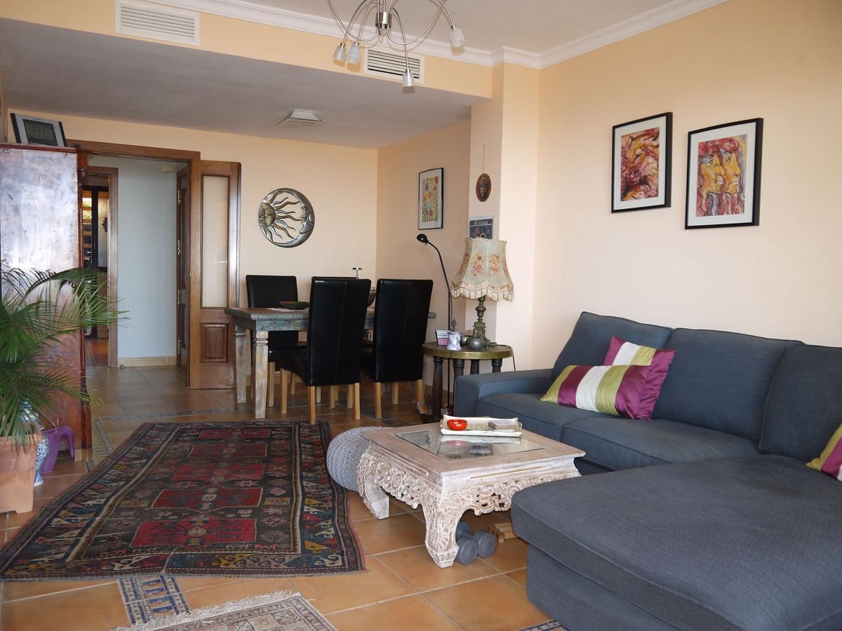 2 bedroom Apartment for sale in Calahonda with pool garage - € 320,000 (Ref: 9215777)