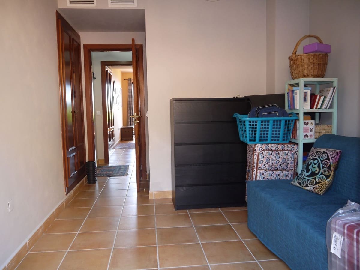 2 bedroom Apartment for sale in Calahonda with pool garage - € 320,000 (Ref: 9215777)