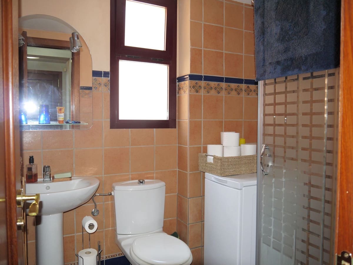 2 bedroom Apartment for sale in Calahonda with pool garage - € 320,000 (Ref: 9215777)