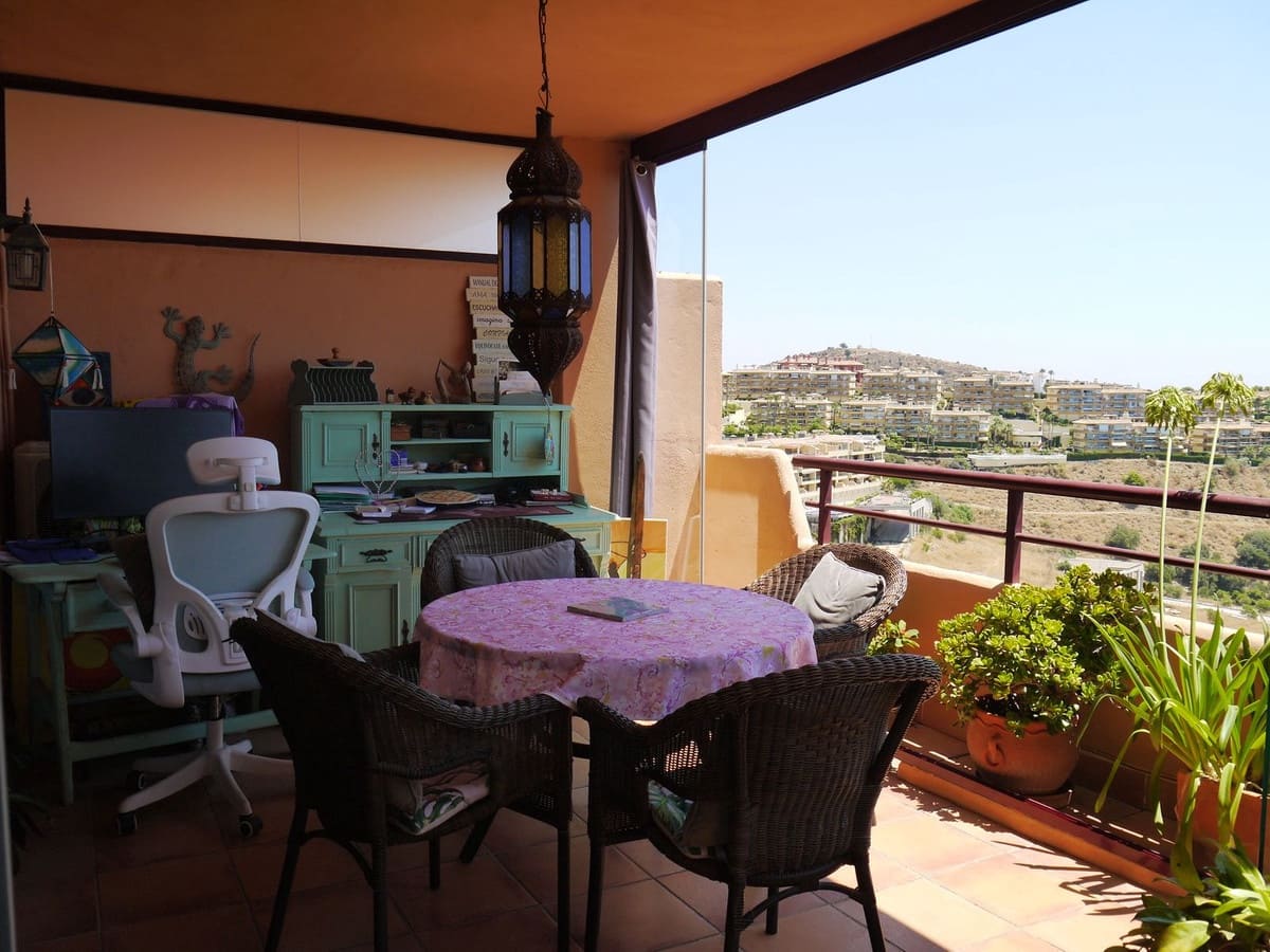 2 bedroom Apartment for sale in Calahonda with pool garage - € 320,000 (Ref: 9215777)