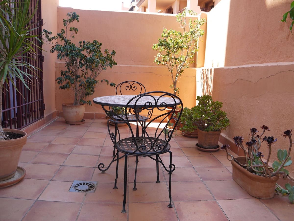 2 bedroom Apartment for sale in Calahonda with pool garage - € 320,000 (Ref: 9215777)