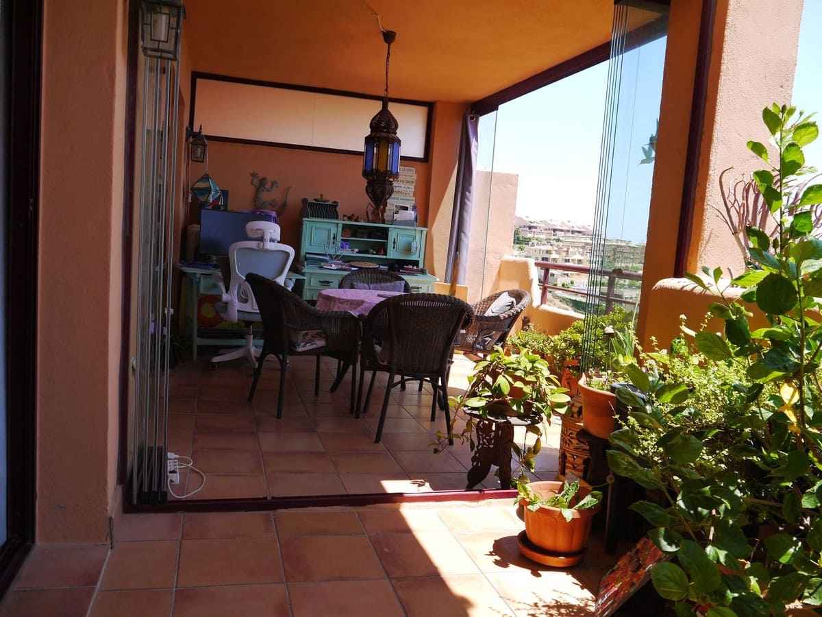 2 bedroom Apartment for sale in Calahonda with pool garage - € 320,000 (Ref: 9215777)