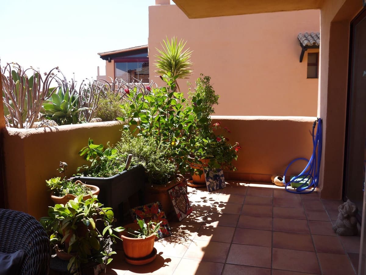 2 bedroom Apartment for sale in Calahonda with pool garage - € 320,000 (Ref: 9215777)