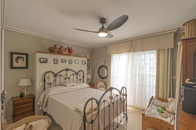 3 makuuhuone Huoneisto myytävänä paikassa Rio Real - Los Monteros, Marbella mukana uima-altaan 
autotalli - 410 000 € (Ref: 9219132)