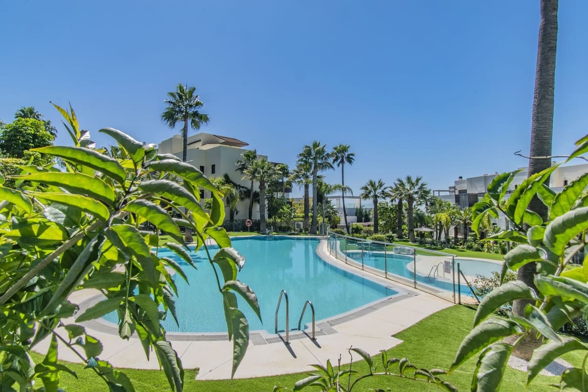 2 soveværelse Lejlighed til salg i Los Flamingos med swimmingpool garage - € 419.000 (Ref: 9219173)