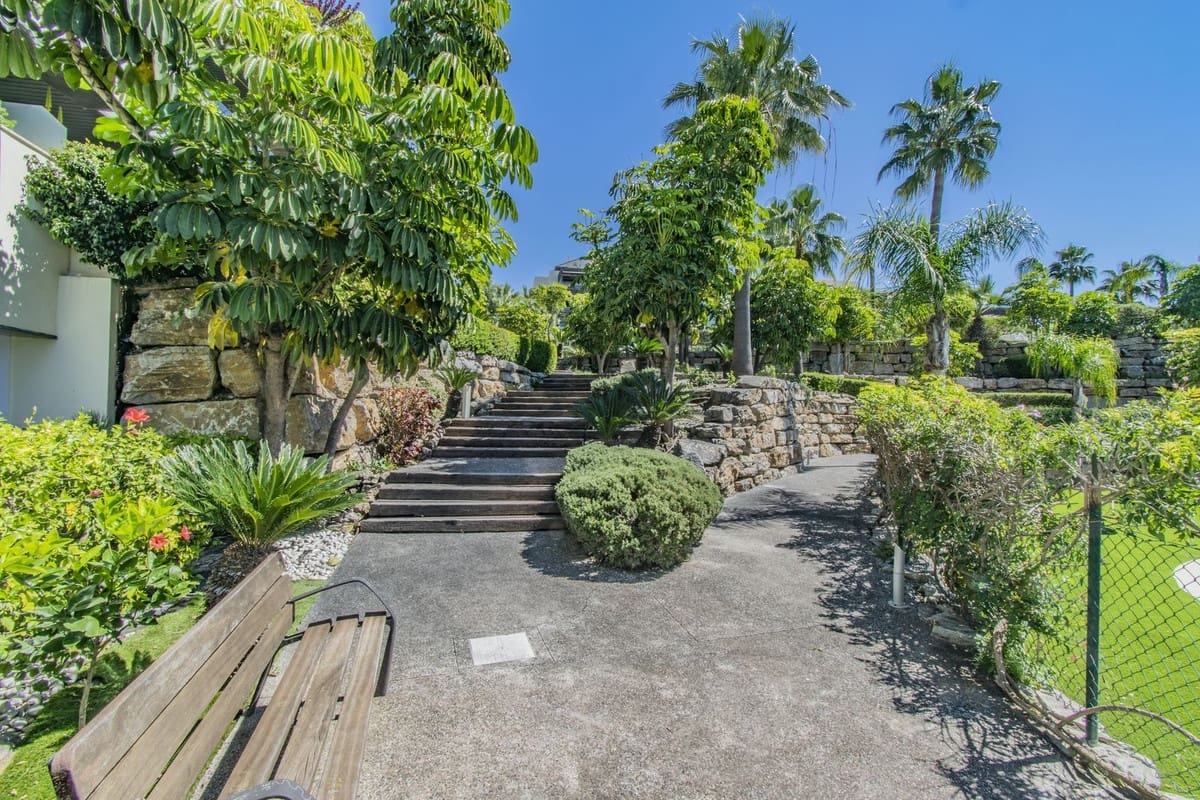 2 soveværelse Lejlighed til salg i Los Flamingos med swimmingpool garage - € 419.000 (Ref: 9219173)