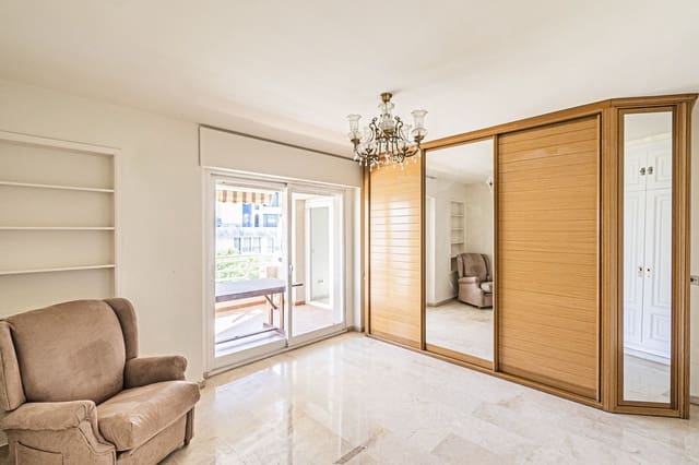 3 sypialnia Apartament na sprzedaż w Marbella Centro, Marbella z garażem - 790 000 € (Ref: 9221299)