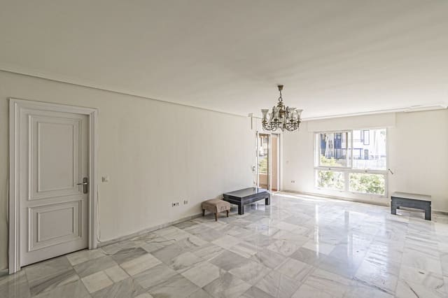 3 sypialnia Apartament na sprzedaż w Marbella Centro, Marbella z garażem - 790 000 € (Ref: 9221299)