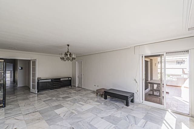 3 sypialnia Apartament na sprzedaż w Marbella Centro, Marbella z garażem - 790 000 € (Ref: 9221299)