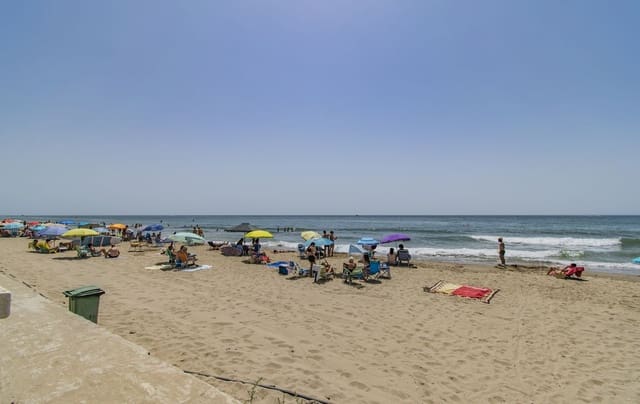 4 soveværelse Byhus til salg i Las Chapas, Marbella med swimmingpool garage - € 1.125.000 (Ref: 9221346)