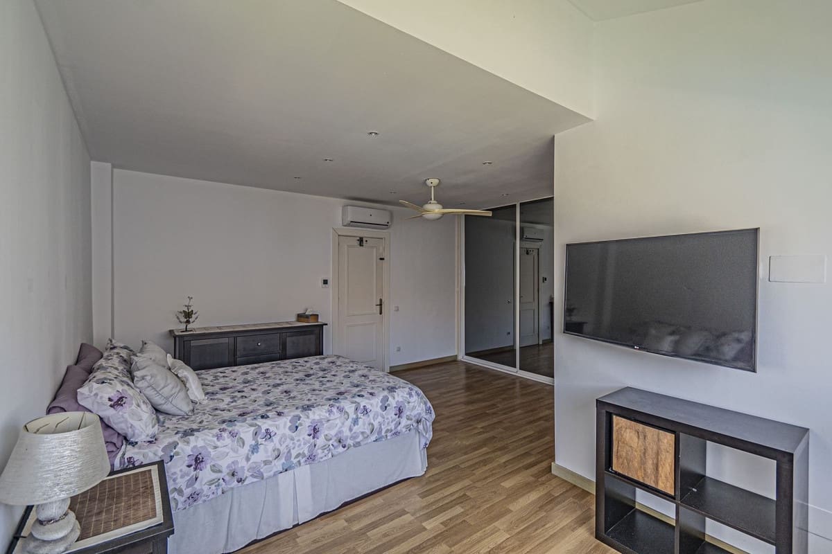 4 soveværelse Byhus til salg i Las Chapas med swimmingpool garage - € 1.125.000 (Ref: 9221346)