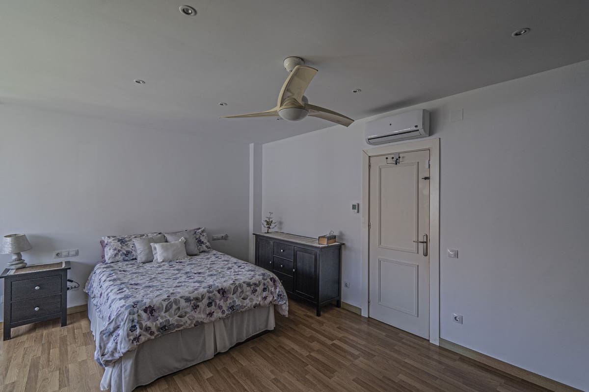 4 soveværelse Byhus til salg i Las Chapas med swimmingpool garage - € 1.125.000 (Ref: 9221346)