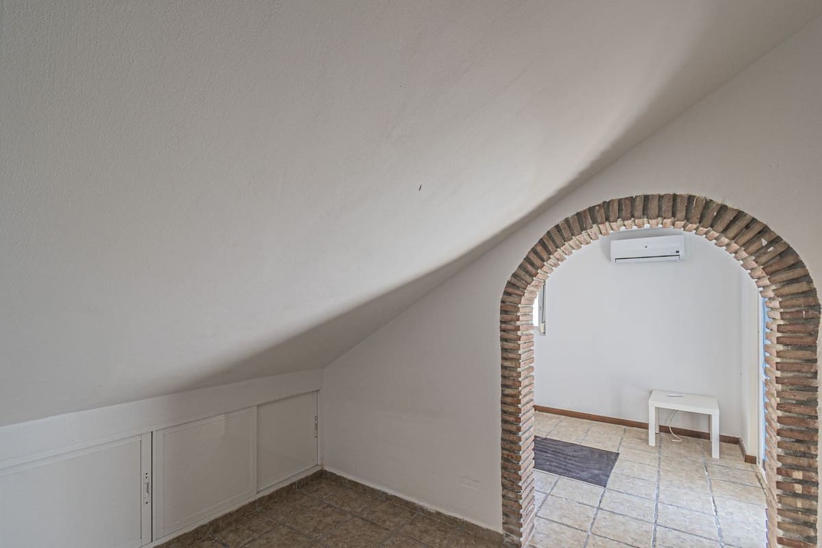 4 soveværelse Byhus til salg i Las Chapas med swimmingpool garage - € 1.125.000 (Ref: 9221346)