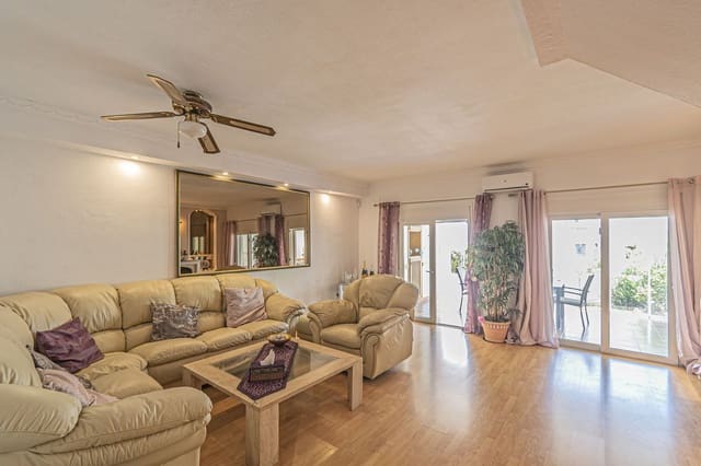 4 soveværelse Byhus til salg i Las Chapas, Marbella med swimmingpool garage - € 1.125.000 (Ref: 9221346)