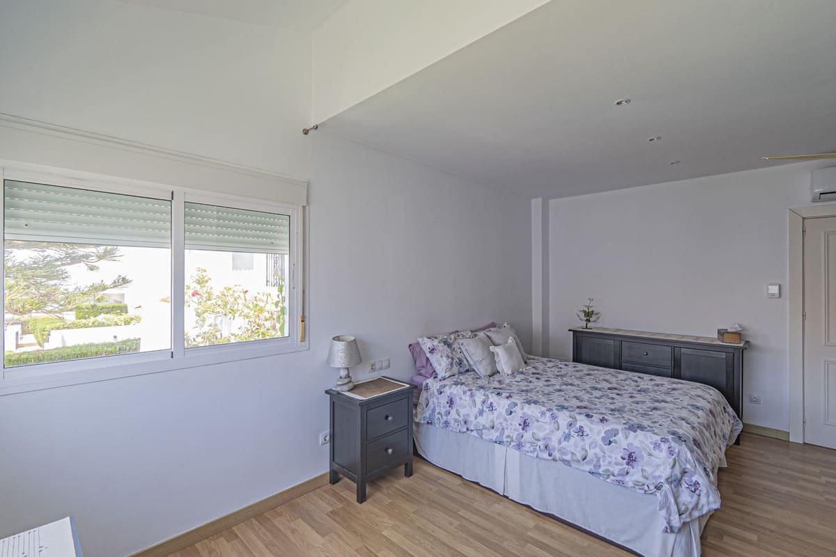 4 soveværelse Byhus til salg i Las Chapas med swimmingpool garage - € 1.125.000 (Ref: 9221346)