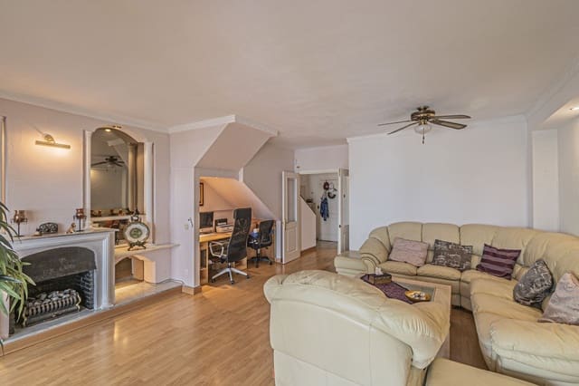 4 soveværelse Byhus til salg i Las Chapas, Marbella med swimmingpool garage - € 1.125.000 (Ref: 9221346)