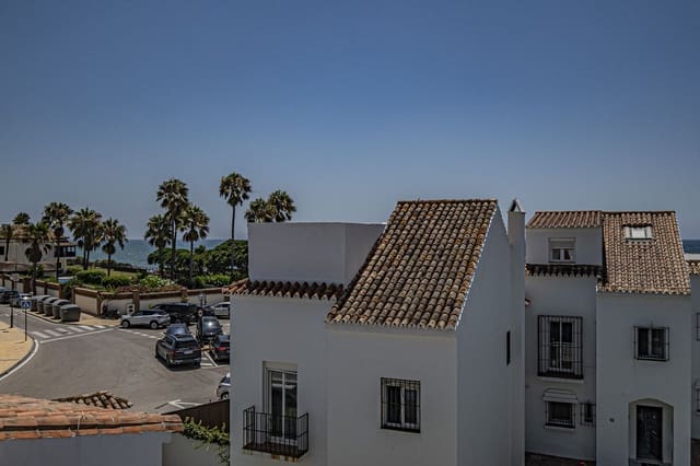 4 soveværelse Byhus til salg i Las Chapas, Marbella med swimmingpool garage - € 1.125.000 (Ref: 9221346)