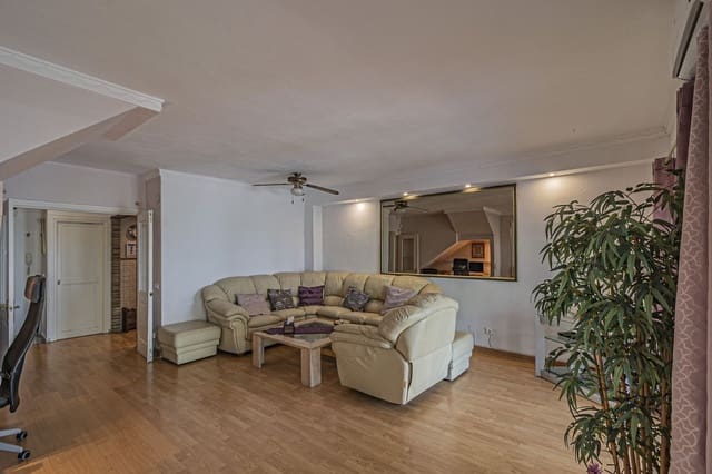 4 soveværelse Byhus til salg i Las Chapas, Marbella med swimmingpool garage - € 1.125.000 (Ref: 9221346)