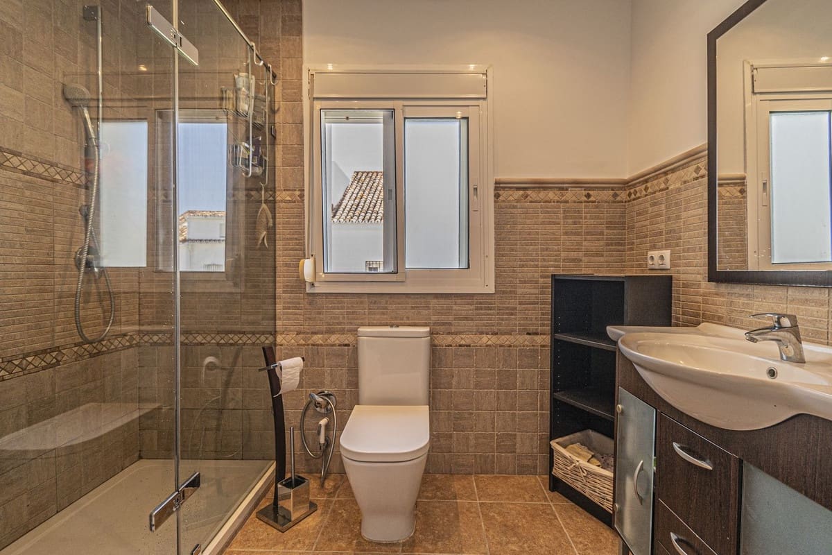 4 soveværelse Byhus til salg i Las Chapas med swimmingpool garage - € 1.125.000 (Ref: 9221346)