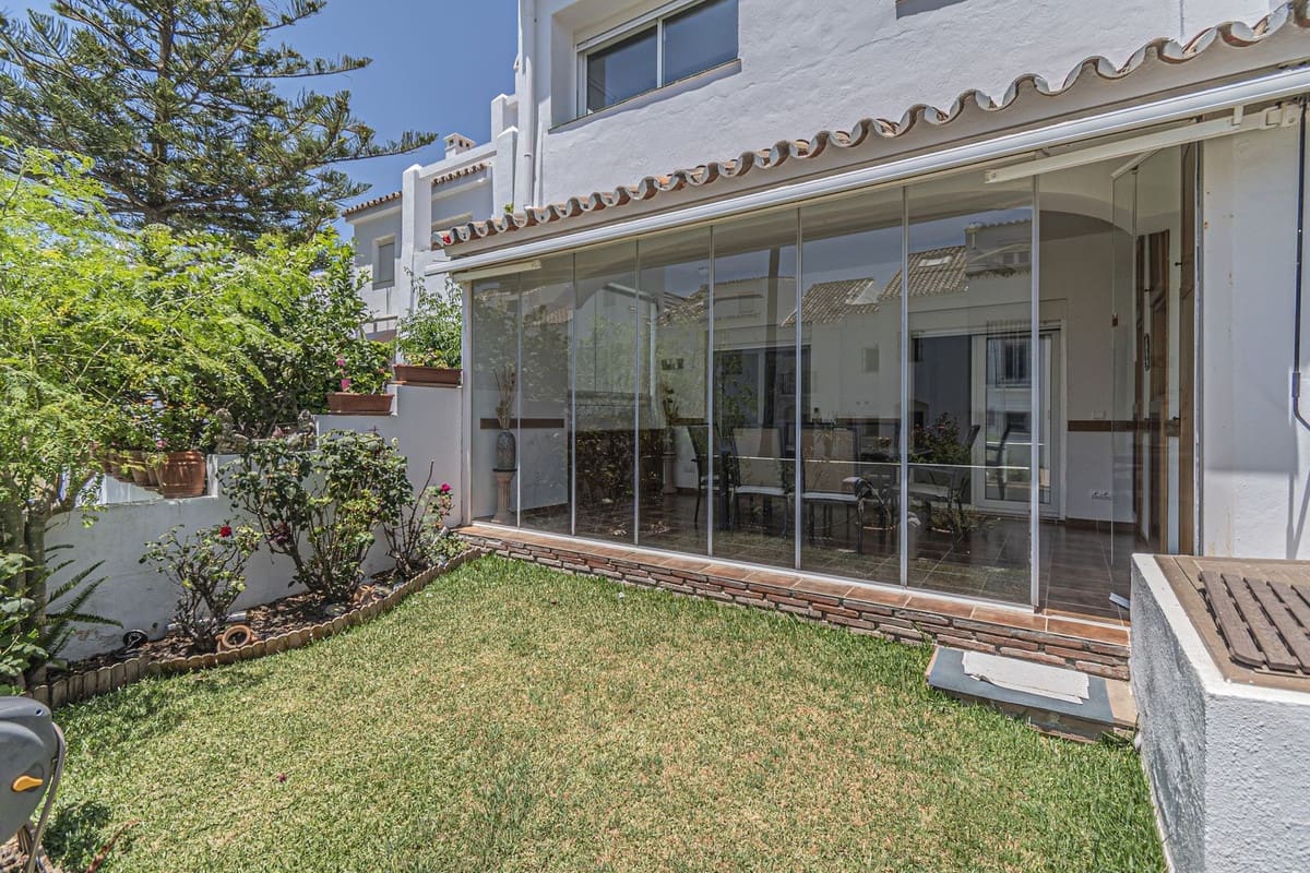 4 soveværelse Byhus til salg i Las Chapas med swimmingpool garage - € 1.125.000 (Ref: 9221346)