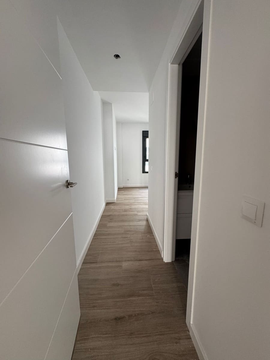 2 bedroom Apartment for sale in Fuengirola - € 250,000 (Ref: 9331840)