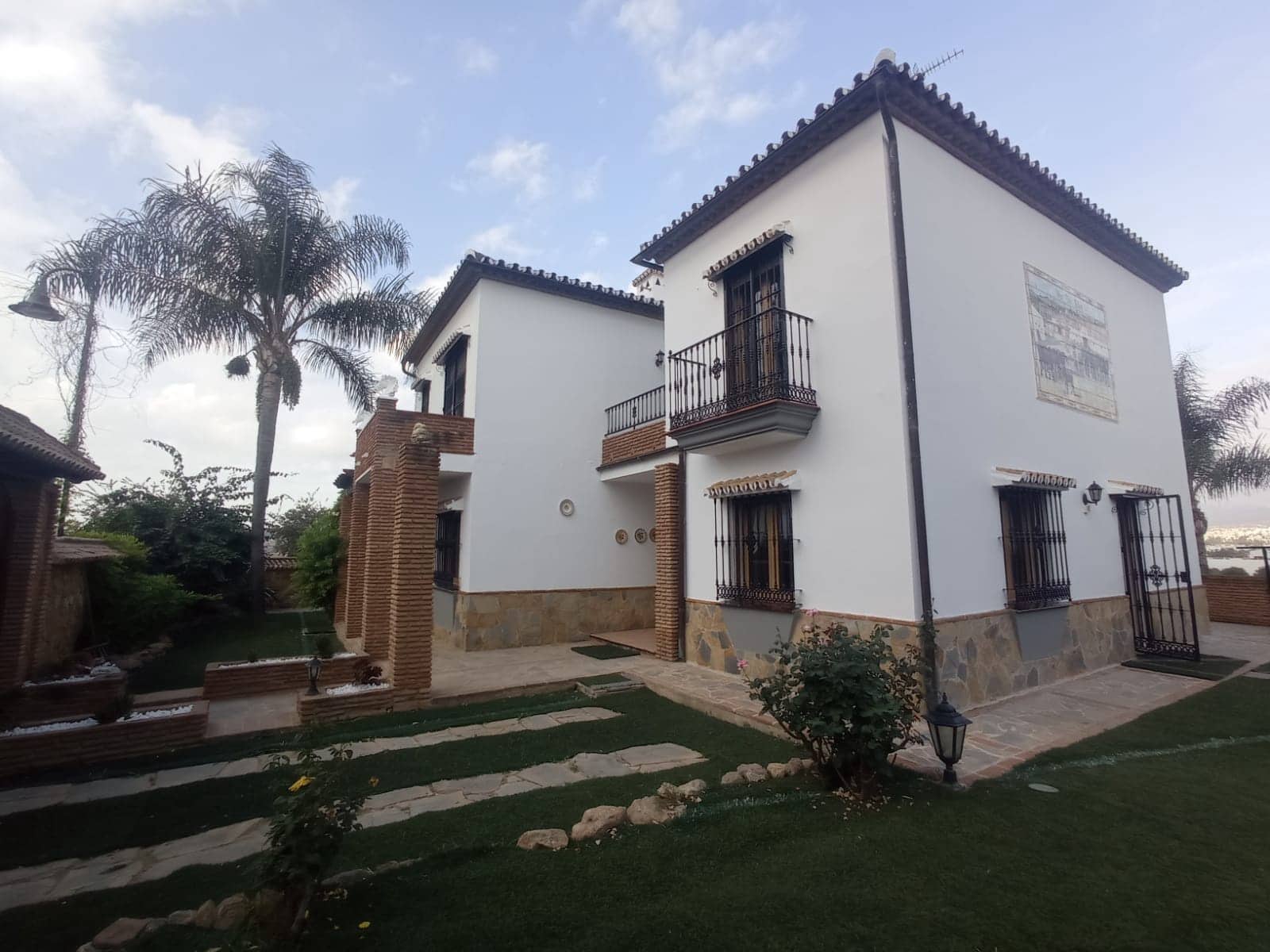 5 bedroom Villa for sale in Mijas with pool garage - € 1,300,000 (Ref: 9341603)