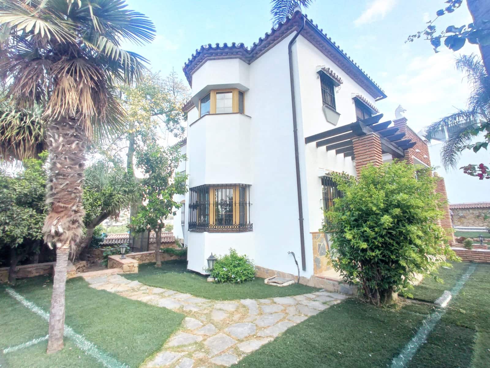 5 bedroom Villa for sale in Mijas with pool garage - € 1,300,000 (Ref: 9341603)