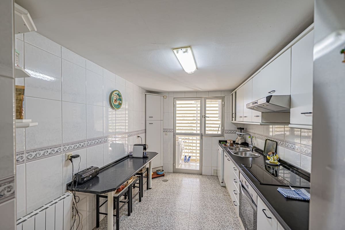 4 sypialnia Apartament na sprzedaż w Marbella z garażem - 649 000 € (Ref: 9442806)