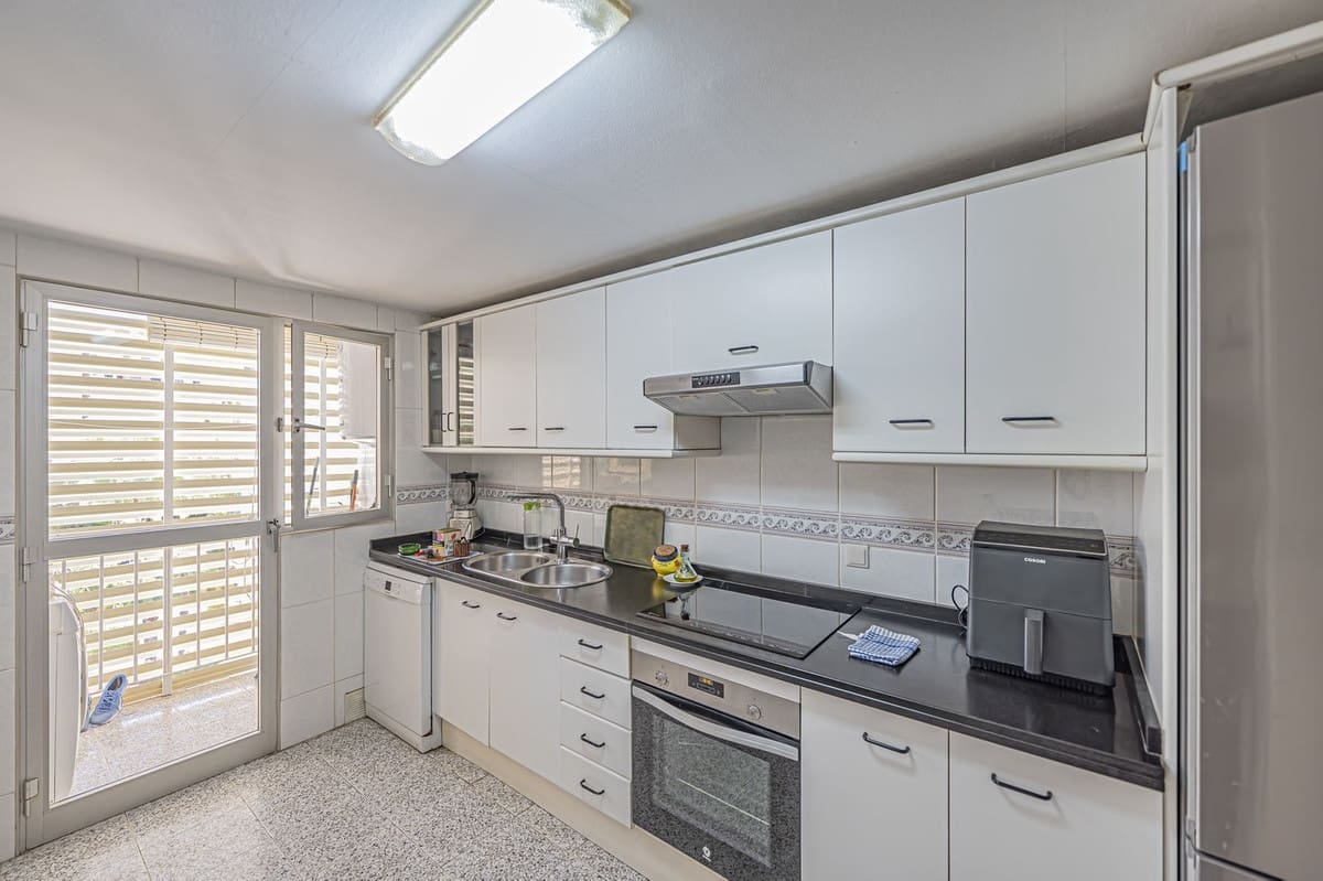 4 sypialnia Apartament na sprzedaż w Marbella z garażem - 649 000 € (Ref: 9442806)