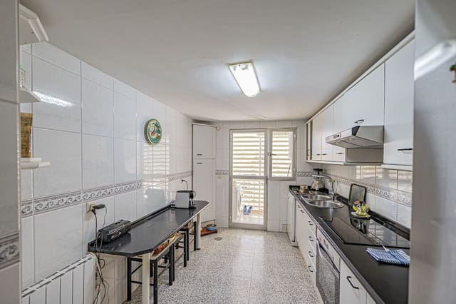 4 sypialnia Apartament na sprzedaż w Marbella Centro, Marbella z garażem - 649 000 € (Ref: 9442806)