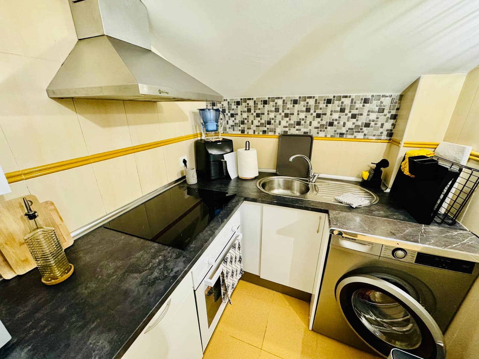 2 bedroom Penthouse for sale in Fuengirola with pool garage - € 340,000 (Ref: 9646108)