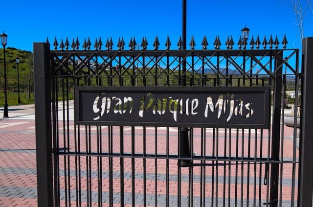 Apartamento de 2 habitaciones en Mijas Costa, Mijas en venta con piscina garaje - 385.600 € (Ref: 8067256)