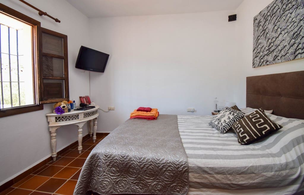 4 makuuhuone Maalaistalo myytävänä paikassa Alora mukana uima-altaan 
autotalli - 685 000 € (Ref: 8406967)